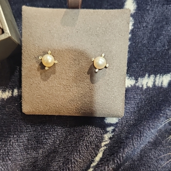 David Yurman Jewelry - Worn Once DAVID YURMAN DIAMOND Pearl and Silver Stud Earrings 7.44 mm